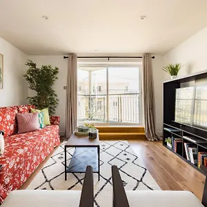  Apartment Wild Roses Service - East India United Kingdom