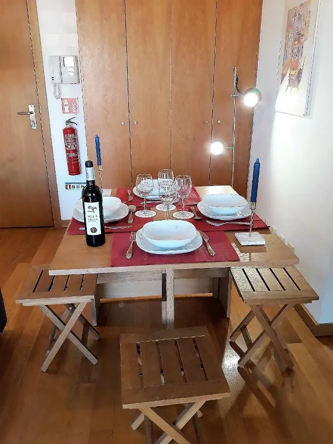 Chiado Apartment With View To The Castle Lisboa